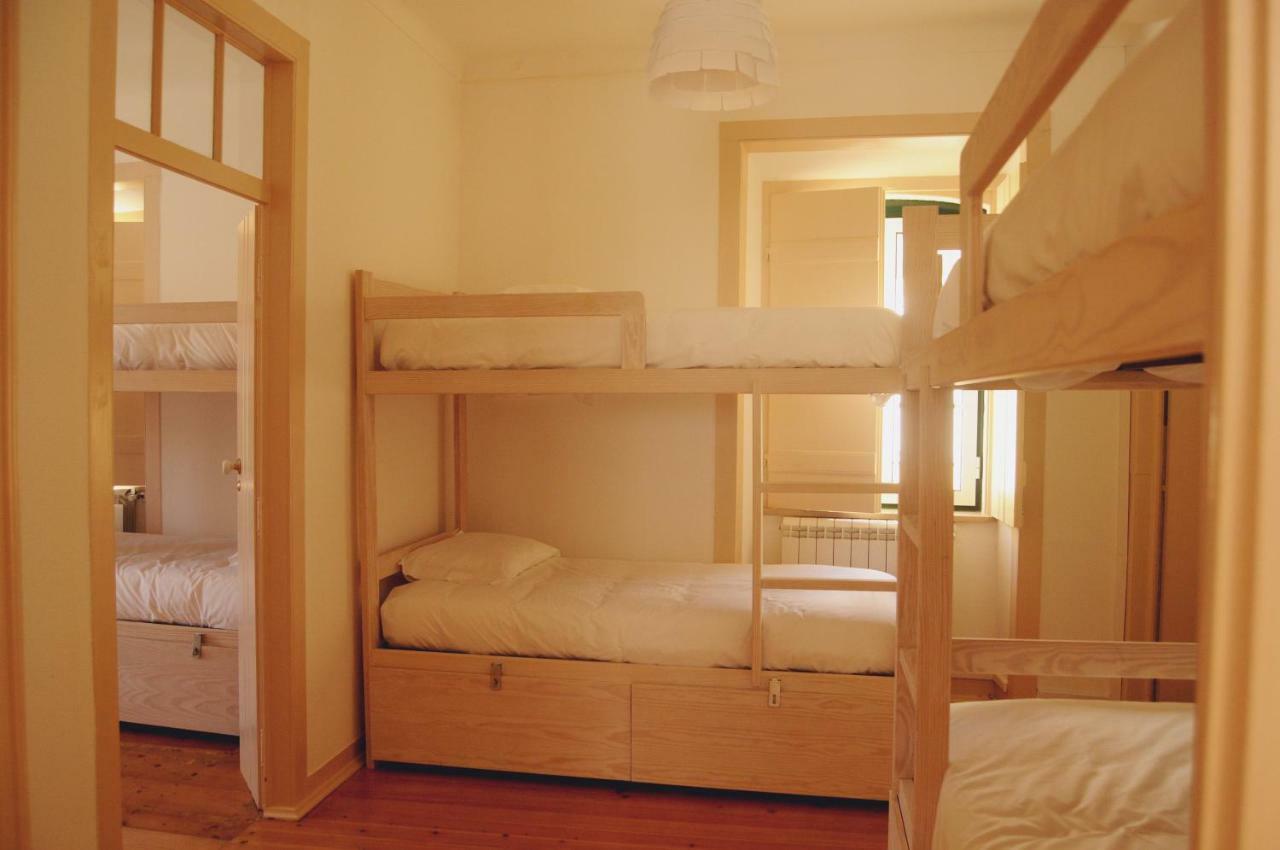 Origens Hostel Синеш Екстериор снимка
