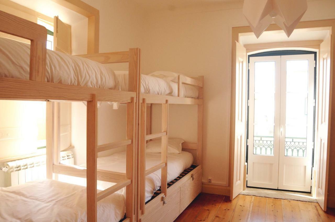 Origens Hostel Синеш Екстериор снимка